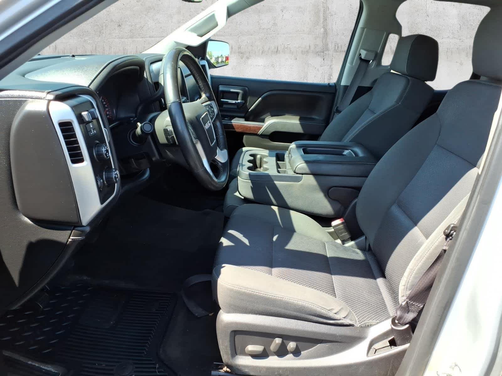 2015 GMC Sierra 1500 — interior view